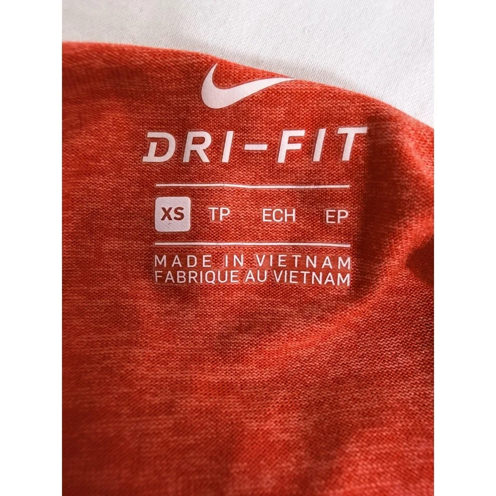 Nike Hoodie Womens XS Orange Dri-FIT Lightweight Long Sleeve Pullover Running‎